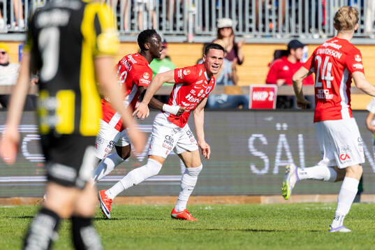 Degerfors Arman Taranis jublar