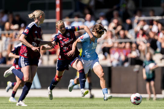 Rosengårds Emma Pennsäter och Malmö FFs Miljana Ivanovic