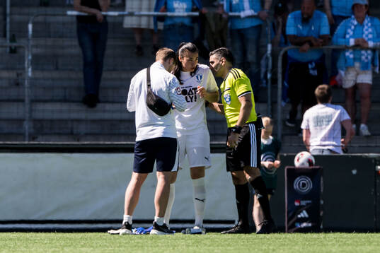 Malmö FFs målvakt Zecira Musovic får vård