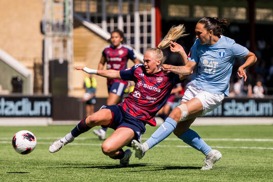 Rosengårds Molly Johansson och Malmö FFs Isabella D'Aquila