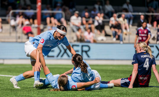 Malmö FFs Sara Kanutte, Amy Sayer och Isabella D'Aquila