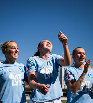 Malmö FFs Mia Persson, Sara Kanutte och Nellie Lilja jublar
