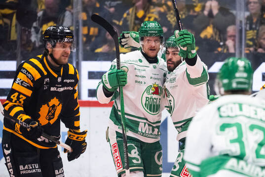 Rögles Anton Bengtsson och Mark Friedman jublar