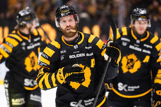 Skellefteås Oscar Lindberg jublar