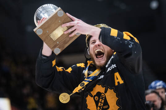 Skellefteås Rickard Hugg jublar