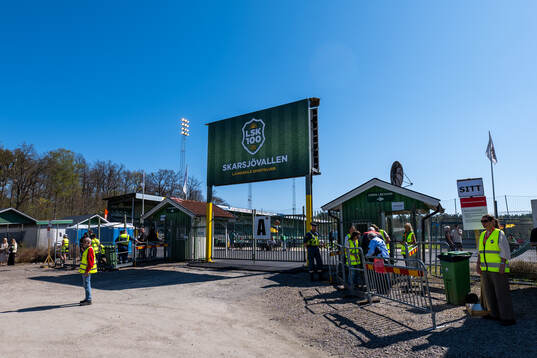 Vy över entren till Skarsjövallen