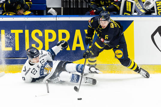 Patrik Puistola of Finland and Isac Hedqvist of Sweden