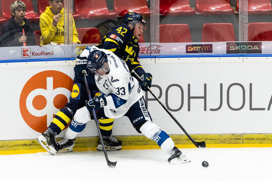 Karl Henriksson of Sweden and Roni Hirvonen of Finland