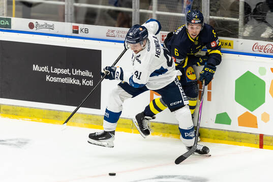 Ville Heinola of Finland and Isac Hedqvist of Sweden