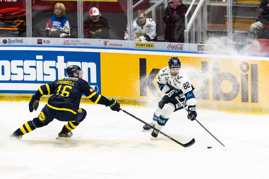 Anton Frondell of Sweden and Eetu Päkkilä of Finland