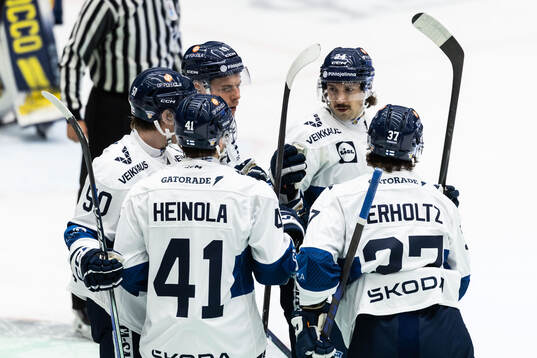 Eemil Erholtz of Finland celebrates with Hannes Björninen,
