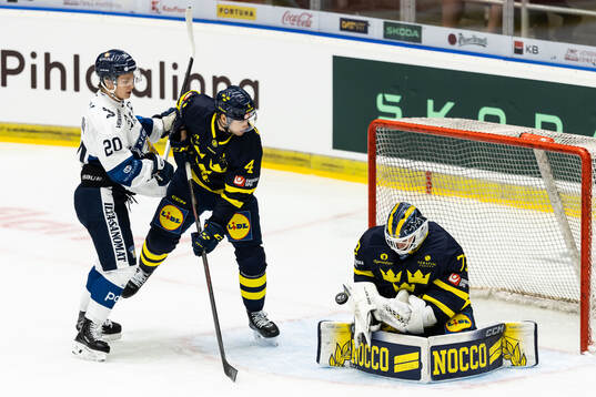 Patrik Puistola of Finland against Jacob Larsson and