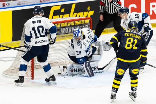 Goaltender Harri Säteri of Finland