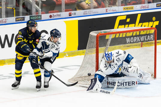 André Petersson of Sweden against Topias Vilén and