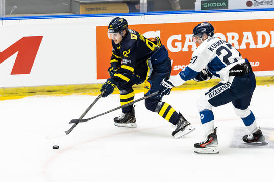 Liam Öhgren of Sweden and Janne Kuokkanen of Finland