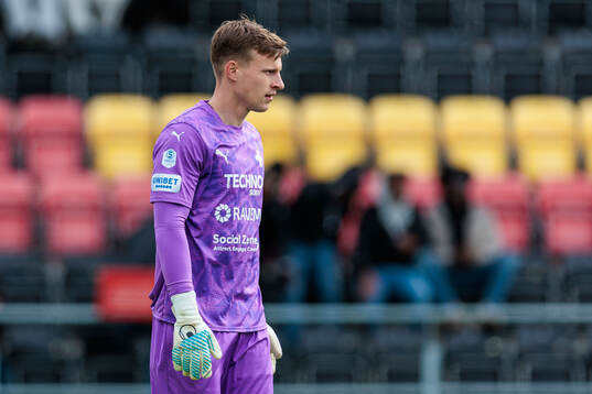 IFK Värnamos målvakt Hugo Keto deppar