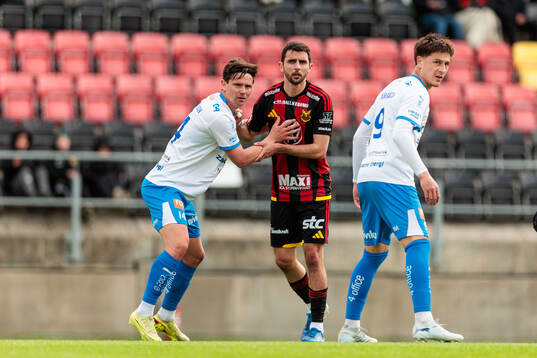 IFK Värnamos Marcus Antonsson och Östersunds Amar Begic
