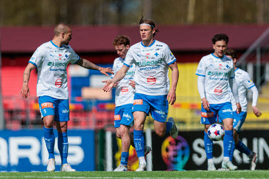 IFK Värnamos Douglas Bergqvist och Hugo Andersson jublar