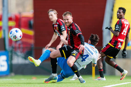 Östersunds Dennis Widgren och IFK Värnamos Marcus