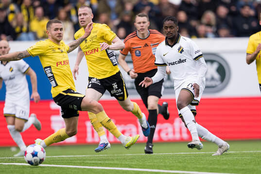 Elfsborgs Julius Magnusson och AIKs Abdihakin Ali