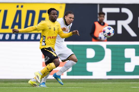Elfsborgs Momoh Ibrahim Kamara och AIKs Kevin Filling