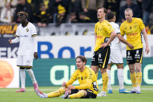 Elfsborgs Taylor Silverholt och Simon Olsson deppar