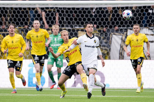 Elfsborgs Leo Östman och AIKs Áron Csongvai