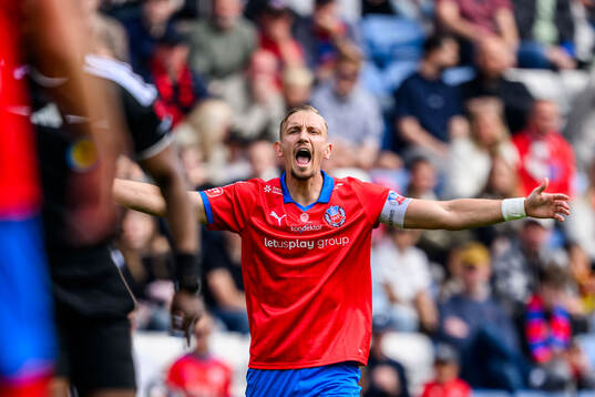 Helsingborgs Jakob Voelkerling Persson reagerar