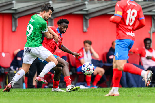 Brages Haris Brkic och Helsingborgs Clancy Valere Biten