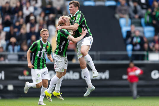 GAIS Max Andersson och Robert Frosti Thorkelsson jublar