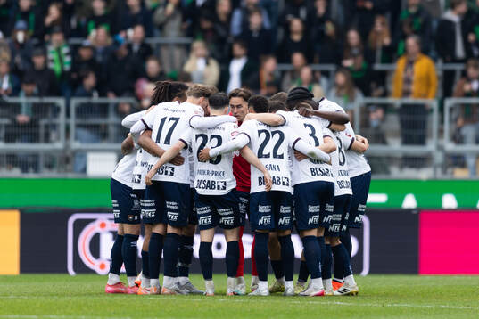 Örgrytes spelare samlas