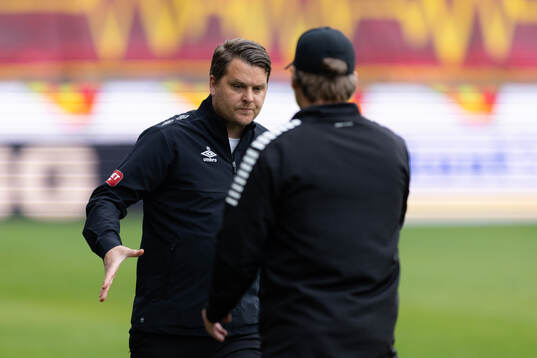 Örgrytes tränare Andreas Holmberg och GAIS tränare