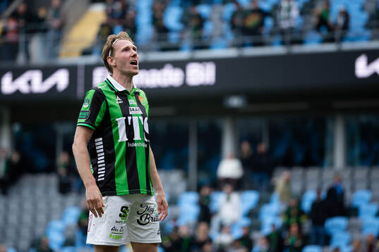 GAIS August Wängberg håller i segersång framför klacken