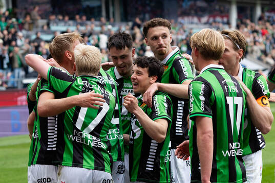 GAIS Joackim Fagerjord jublar med lagkamrater