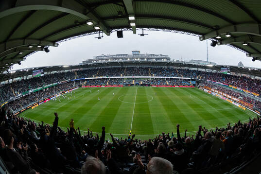 GAIS supportrar jublar