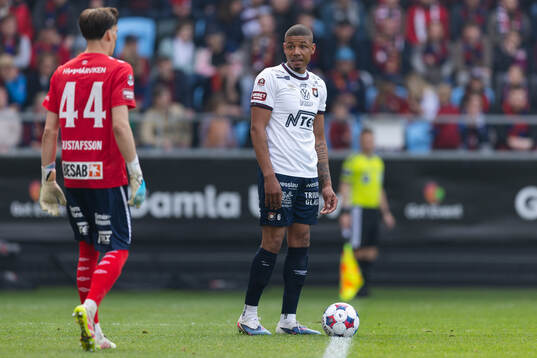 Örgrytes målvakt Hampus Gustafsson och Mikael Dyrestam