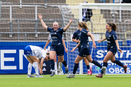 Eskilstuna United DFFs Viivi Ollonqvist jublar