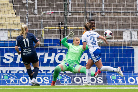 Eskilstuna United DFFs Viivi Ollonqvist gör 0-2 bakom IFK