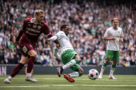 Västerås Jonathan Ring och Hammarbys Frank Junior Adjei