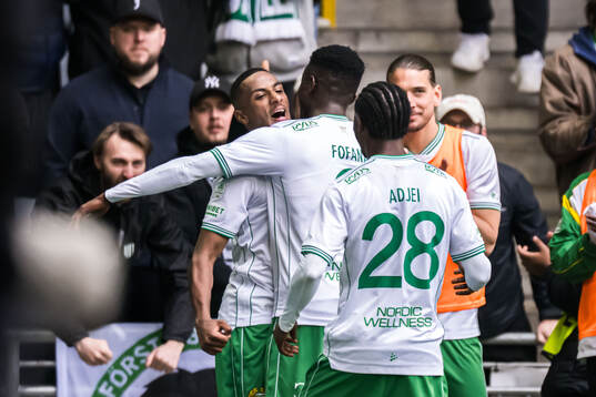 Hammarbys Paulos Abraham jublar Ibrahima Breze Fofana och