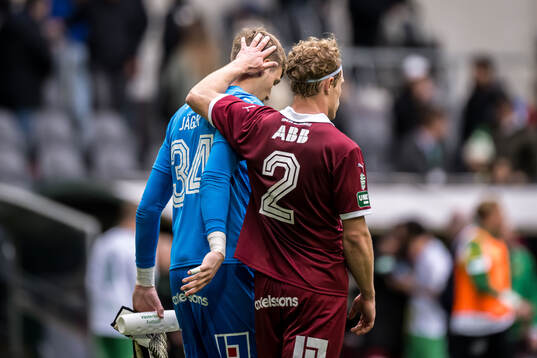 Västerås målvakt Elis Jäger och Herman Magnusson deppar