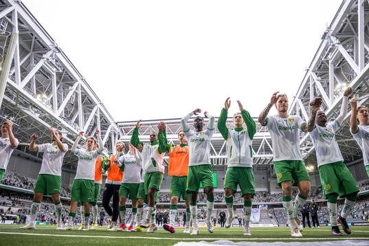Hammarbys spelare jublar