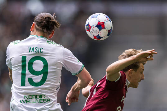 Hammarbys Nikola Vasic och Västerås Simon Gefvert