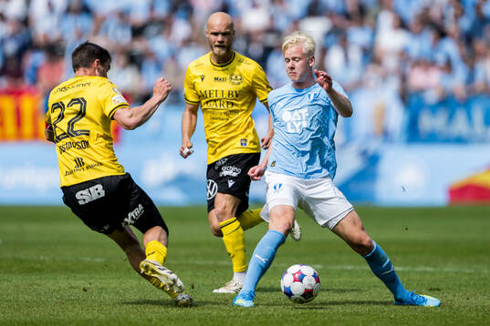 Mjällbys Jesper Gustavsson och Malmö FFs Otto Rosengren