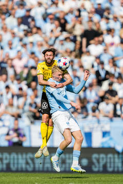 Mjällbys Axel Norén och Malmö FFs Daniel Gudjohnsen