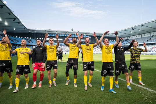 Mjällbys spelare jublar