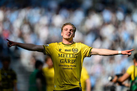 Mjällbys Jeppe Kjaer jublar