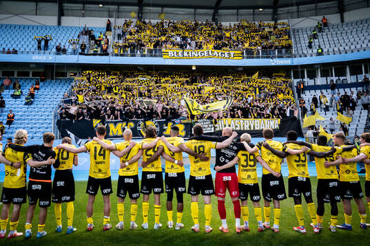 Mjällbys spelare och supportrar jublar