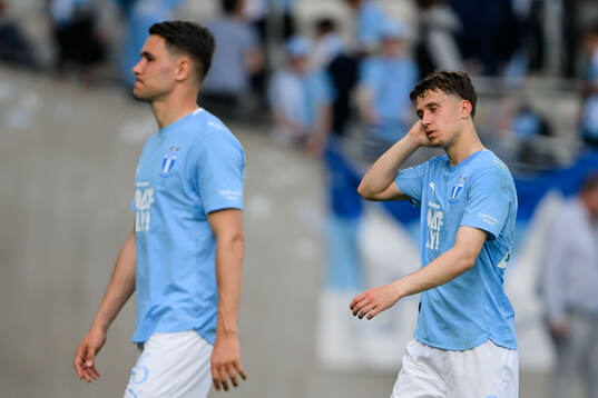 Malmö FFs Yanis Karabelyov och Kenan Busuladzic deppar