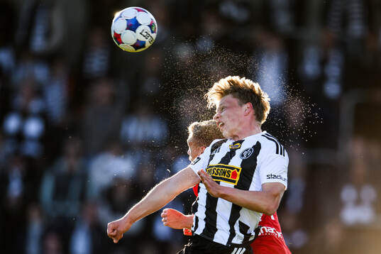 Bläddra bland fler bilder av Fotboll, Superettan, Landskrona - Öster